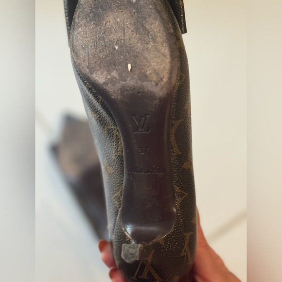 Louis Vuitton heels size 37 , great condition. - Picture 5 of 8